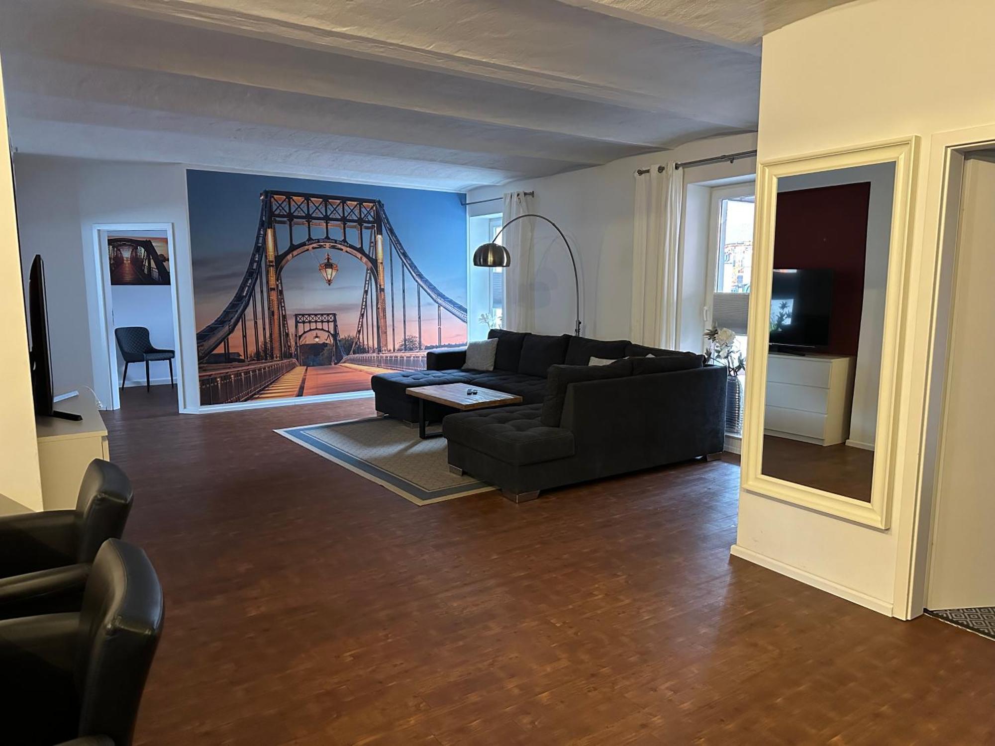 Bismarck Apartment *